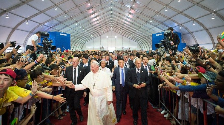 Le Pape lors de son voyage apostolique en Corée, ici dans le sanctuaire de Solmoe où naquit le catholicisme dans la péninsule.