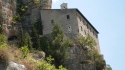 Eremo_di_Sant'Onofrio_al_Morrone1.JPG