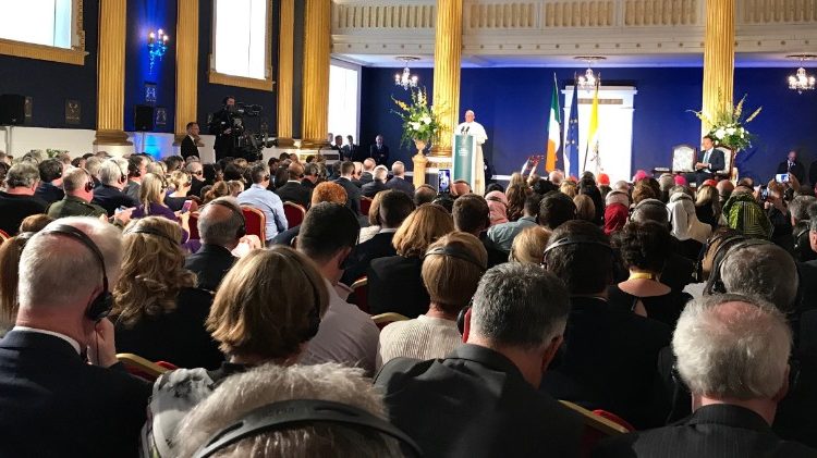 De Ca 09 Papa parla al Dublin Castle.JPG