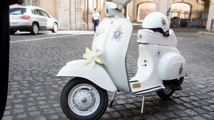 1535884641294-VESPA 1.jpg