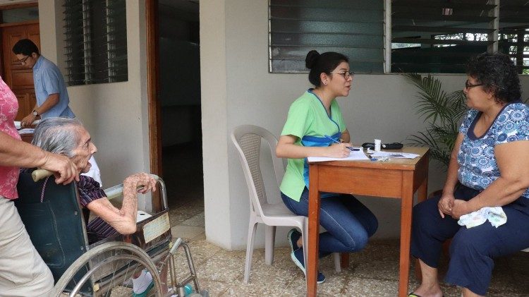 Asistiendo a los ancianos