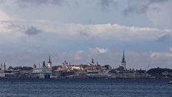 Estonia Tallinn vista dal mare.jpeg