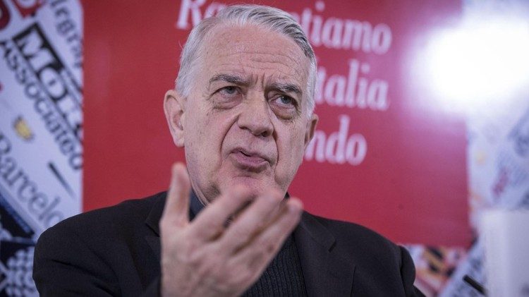 Padre Federico Lombardi, uno dei docenti al Corso