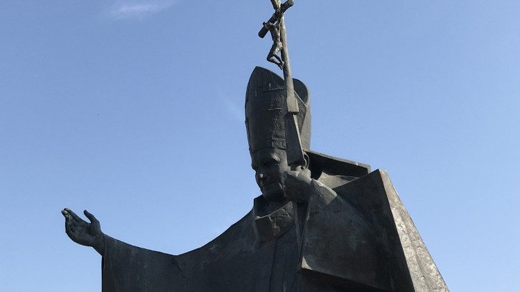 Statue von Papst Johannes Paul II. in Kaunas, Litauen
