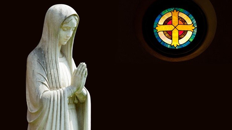 Papież wie, że w tej wojnie jest coś demonicznego, dlatego oddaje to Maryi