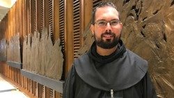 PADRE ROBERTO DE LUCAaem.jpg