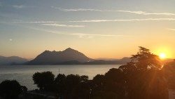 Stresa Vista Lago Maggiore all'albaAEM.jpg