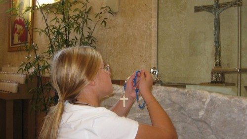 Josefs-Jahr: Kinder beten den Rosenkranz
