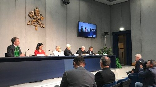 Synode: Kirche im Netz wird immer größeres Thema