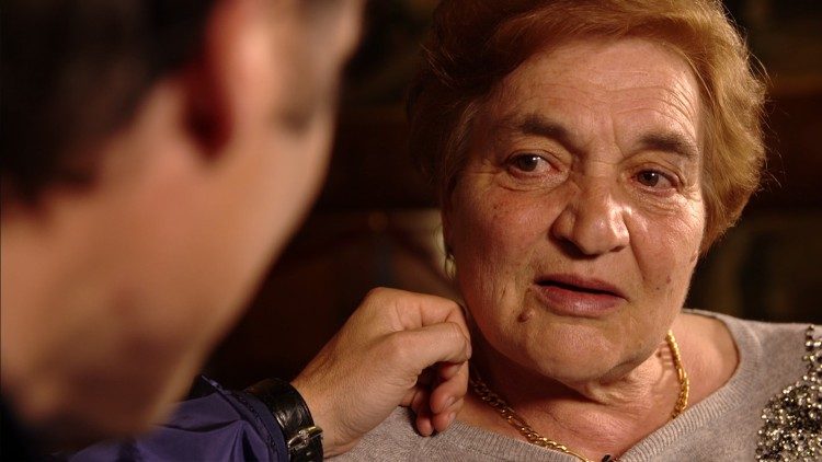 don Marco Pozza e sua madre Ivette Capozzo Pozza 1aem.jpg