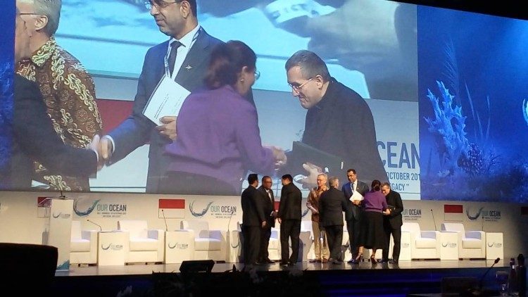 Dom Pioppo na Conferência sobre os oceanos, em Bali, Indonésia