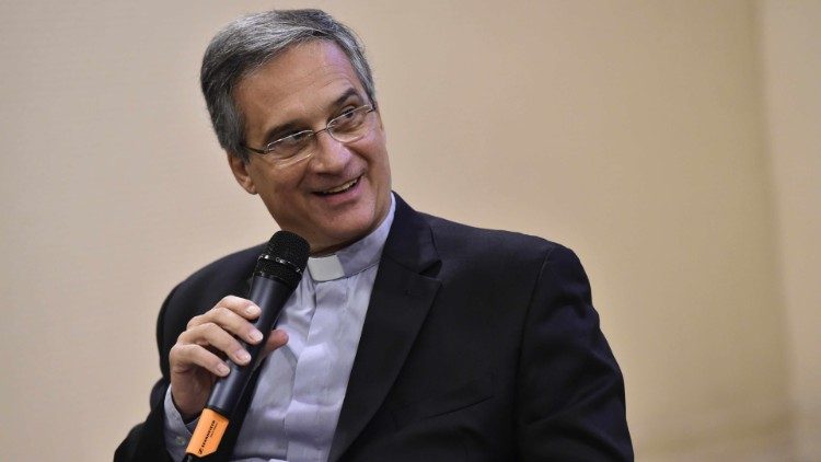 mons. D. E. Viganò.jpg