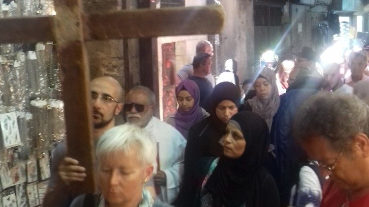 Via-Sacra no mercado de Jerusalém