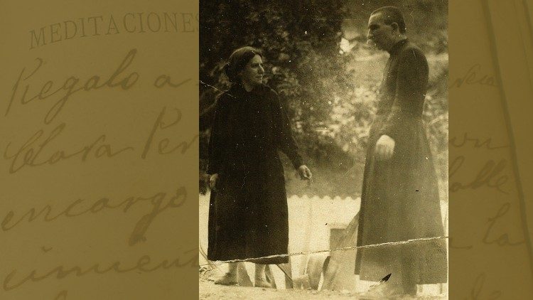 Padre Tiburcio con una delle catechiste delle Dottrine Rurali