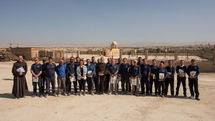 Terra Santa - sminato il convento del Battessimo di GesùAEM.jpg