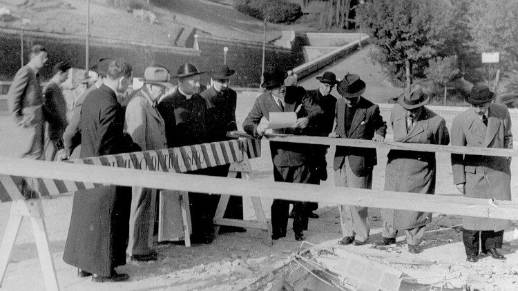 2018.11.05 1943 Bombe sul Vaticano4.jpg