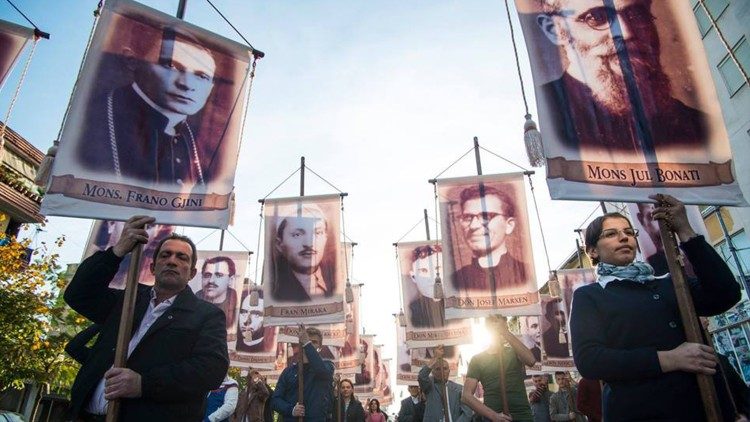 Messe de béatification de 38 martyrs albanais, le 5 novembre 2016 à la cathédrale de Shkodër, grande ville du nord-ouest de l’Albanie.