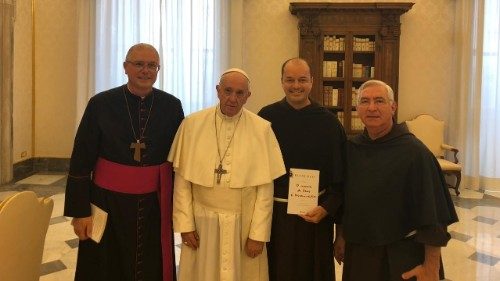 Papa se emociona ao conhecer projeto de navio hospital na Amazônia