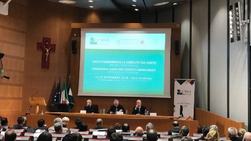 Card. Parolin: «Luchar por los derechos sin perder el nexo con la humanidad»