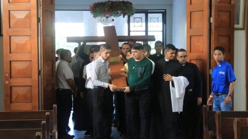 Símbolos de la JMJ ya están en Venezuela: júbilo en Maracaibo