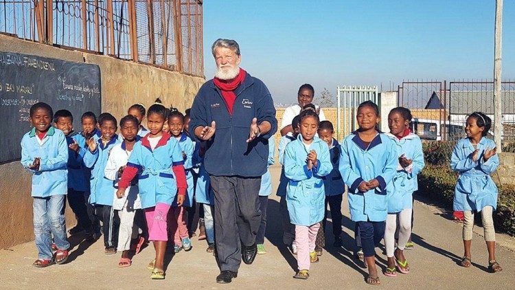 Padre Pedro na "Cidade da Amizade" em Antananarivo, Madagascar