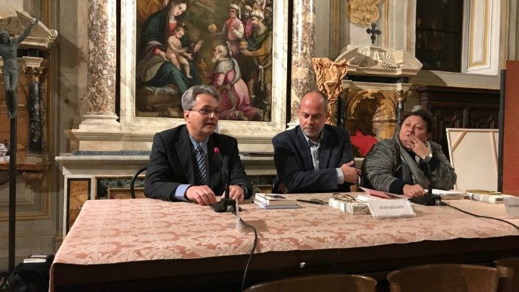 L'autore Luca Cesarini ,  il relatore Olof Brandt, e la moderatrice dell' incontro la giornalista Angela Ambrogetti