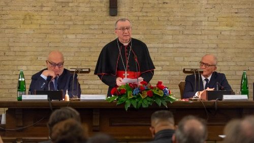 Card. Parolin: “Alla politica servono nuovi leader di Pace”