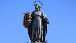 immacolata concezione, statua piazza di spagna.jpg