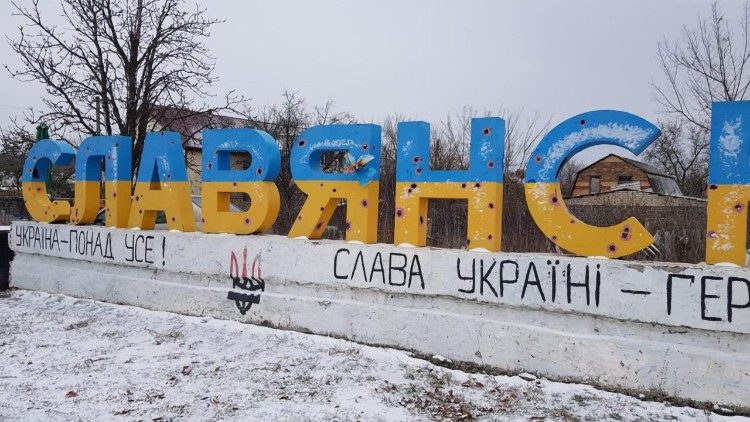 Papa Ucraina Sloviansk segni guerra.jpg