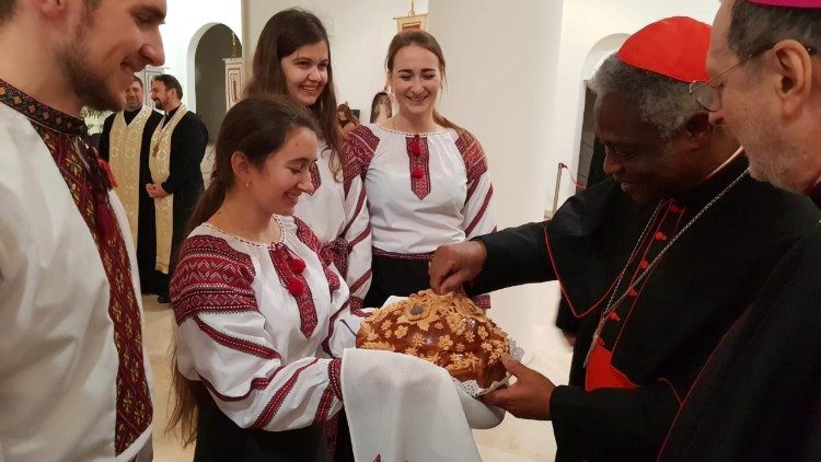 Papa Ucraina Turkson cattedrale greco-cattolica.jpg