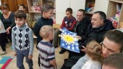 Papa Ucraina bambini 2 casa ragazze madri.jpg