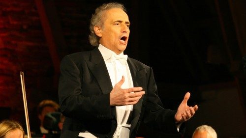 Italien: José Carreras bei Weihnachtskonzert in Assisi