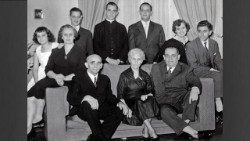 2018.12.13 Foto di famiglia Bergoglio.jpg