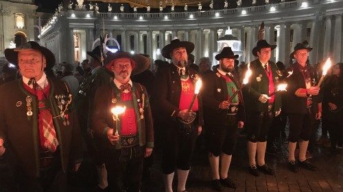 Petersplatz: Tiroler Konzert zum 200. Geburtstag von „Stille Nacht"