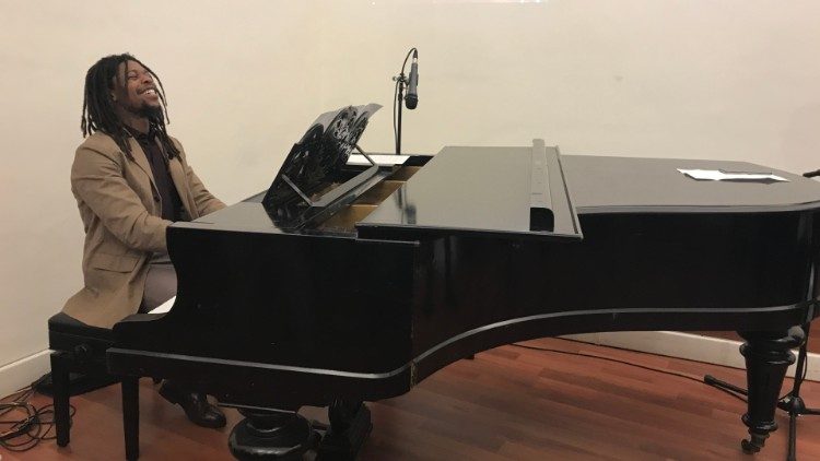 Il musicista Devon Ebah