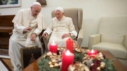 1545420274204-PAPA AUGURI NATALE BXVI 1.jpg
