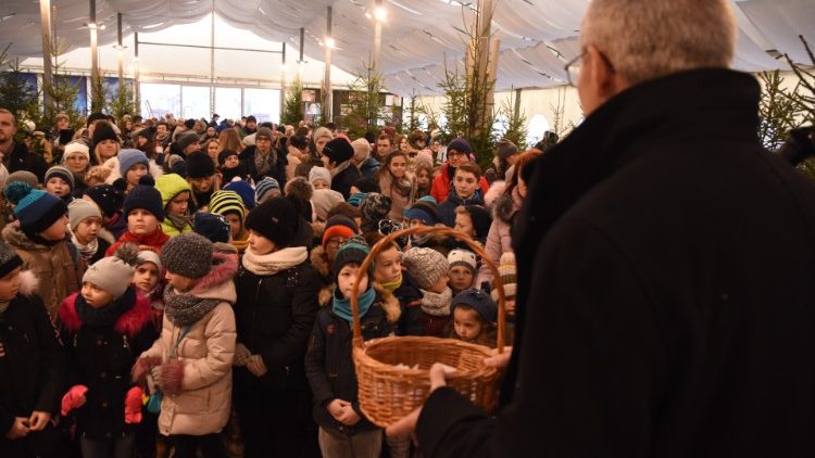 Jasna Góra: dzieci ubierały choinki