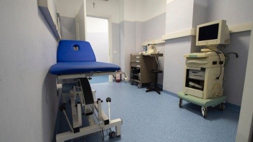 Папа падарыў бяздомным і пілігрымам новы медпункт