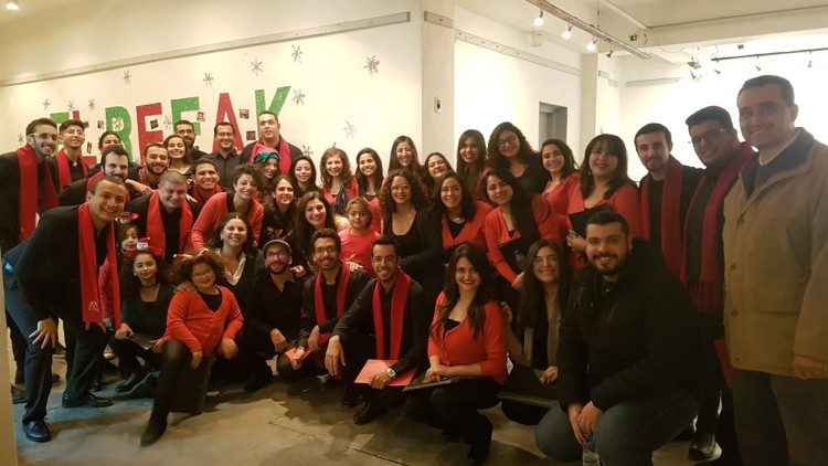 Foto di gruppo alla fine dello spettacolo "Natale per tutti"