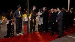 Card. Parolin arrivo a Erbil.jpg