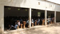 Spazio parrocchiale adibito ad aula.JPG