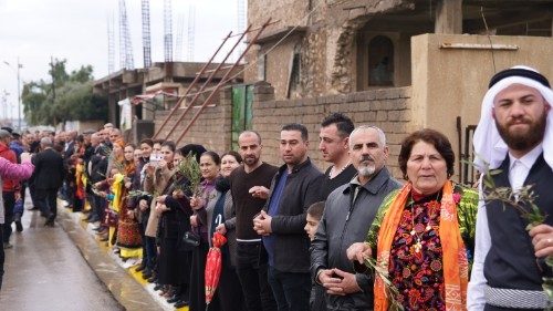 Le cardinal Parolin accueilli avec ferveur dans la plaine de Ninive