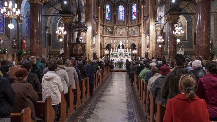 Santa Missa na Catedral latina de São José, Bucareste