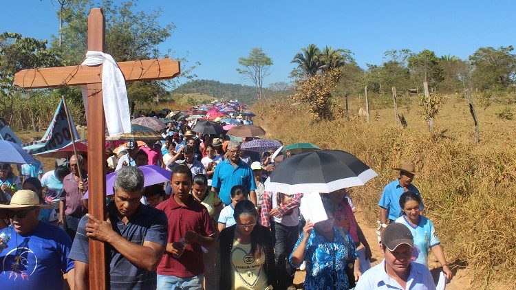 I funerali di uno dei martiri dell'Amazzonia