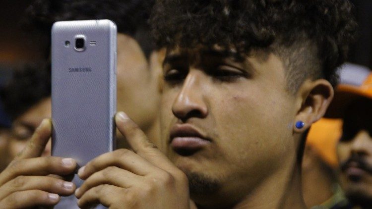 Nuestros hermanos centroamericanos emigrando