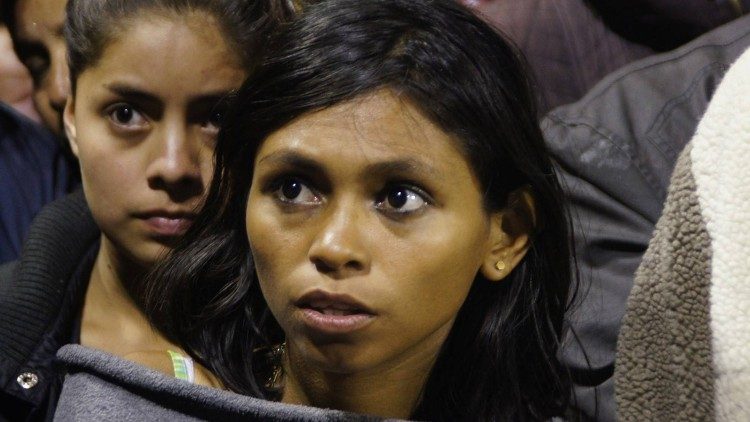 Nuestros hermanos centroamericanos emigrando