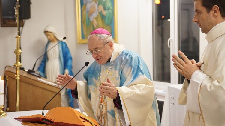 Біскуп Велікаселец падчас Імшы ў капліцы Унебаўзяцця НПМ. Ілюстрацыйнае фота