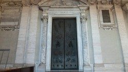 2019.01.21 Vaticano, basilica di san Pietro, portone (1).jpeg