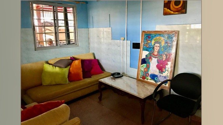 04a Deca - Hogar - Il salottino dove sarà accolto il Papa al suo arrivoAEM.jpg