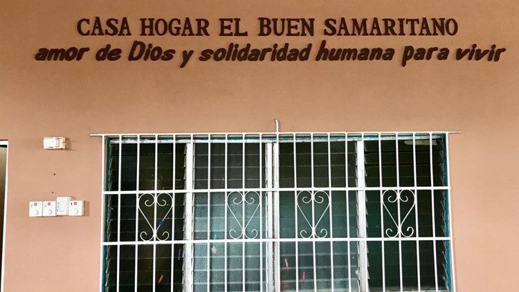 2019.01.23 deca - Hogar - scritta sul muro d’ingresso